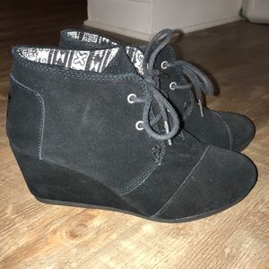 Tom’s Women’s Desert Suede Black Wedge Boots